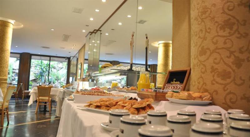 호텔 Solans Riviera