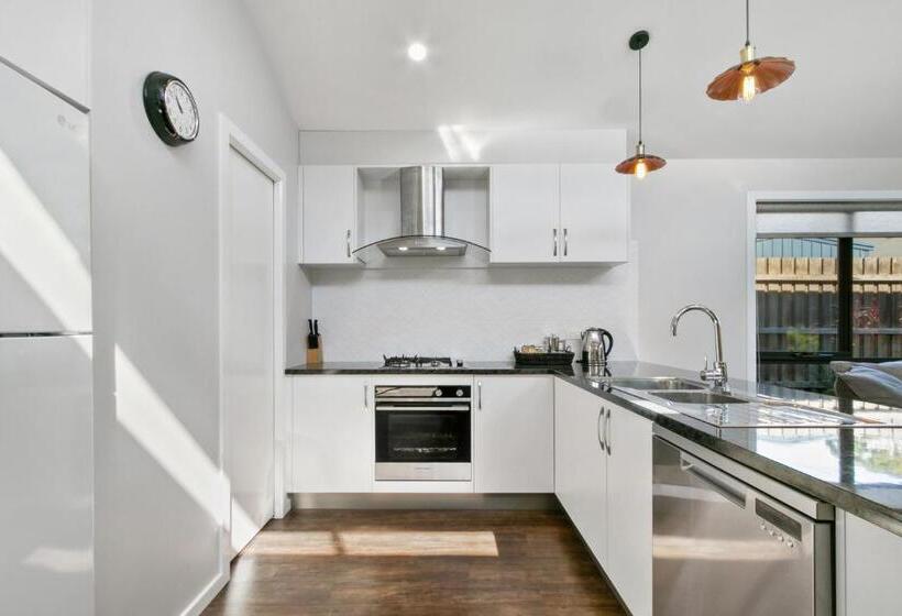 هتل The Aspen & Apartments