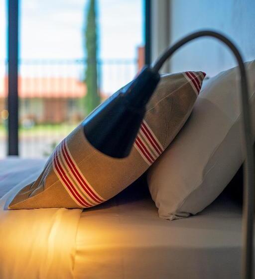 هتل The Aspen & Apartments