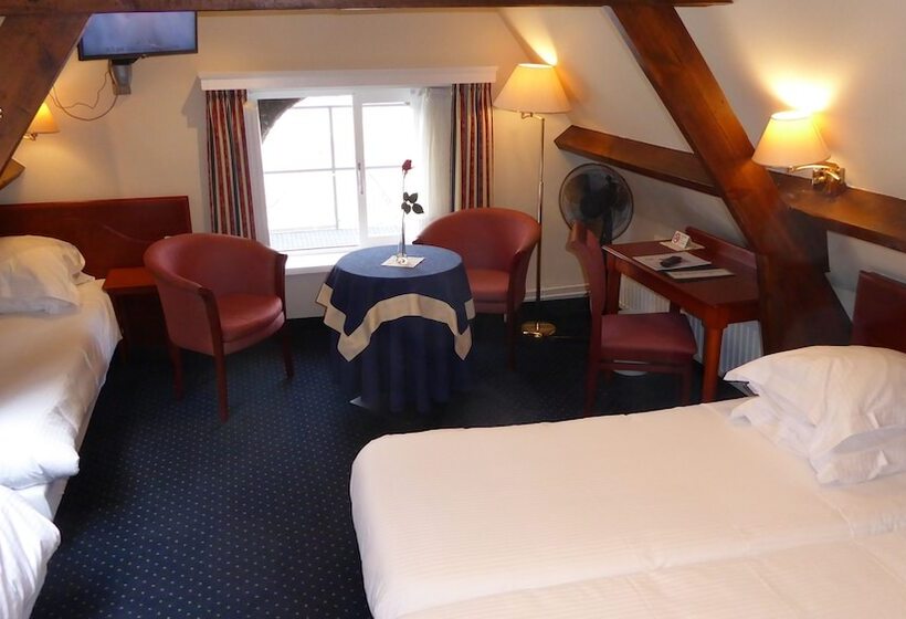 Отель The Black Swan