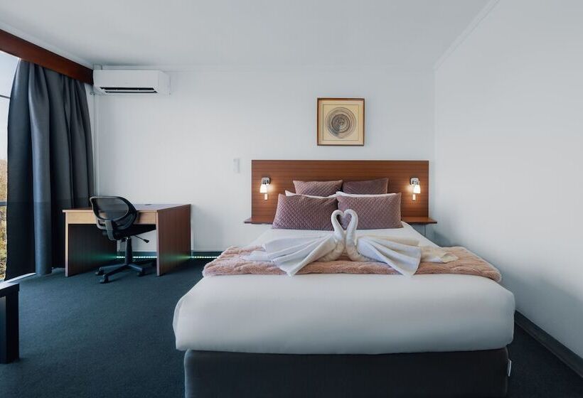 בית מלון כפרי The Select Inn Ryde