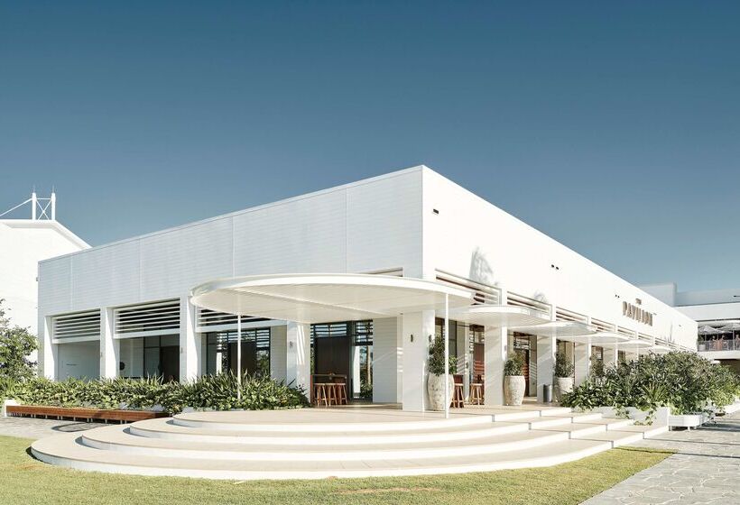 Отель The Ville Resort Casino