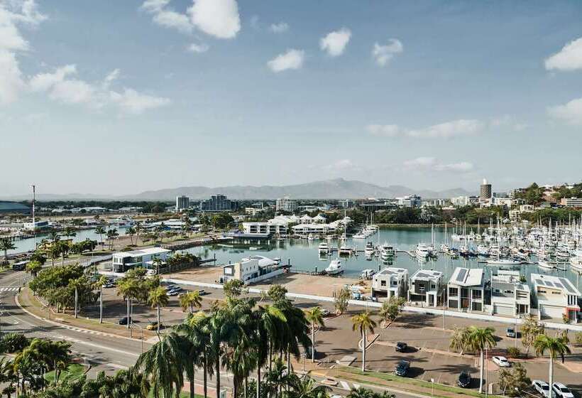 Отель The Ville Resort Casino