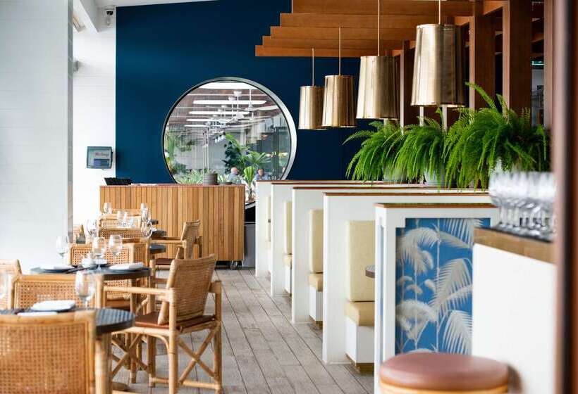 Отель The Ville Resort Casino