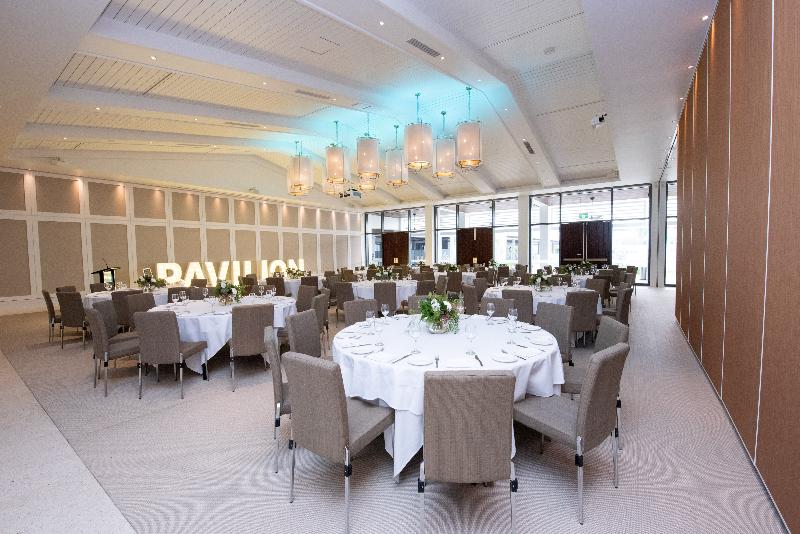 호텔 The Ville Resort Casino