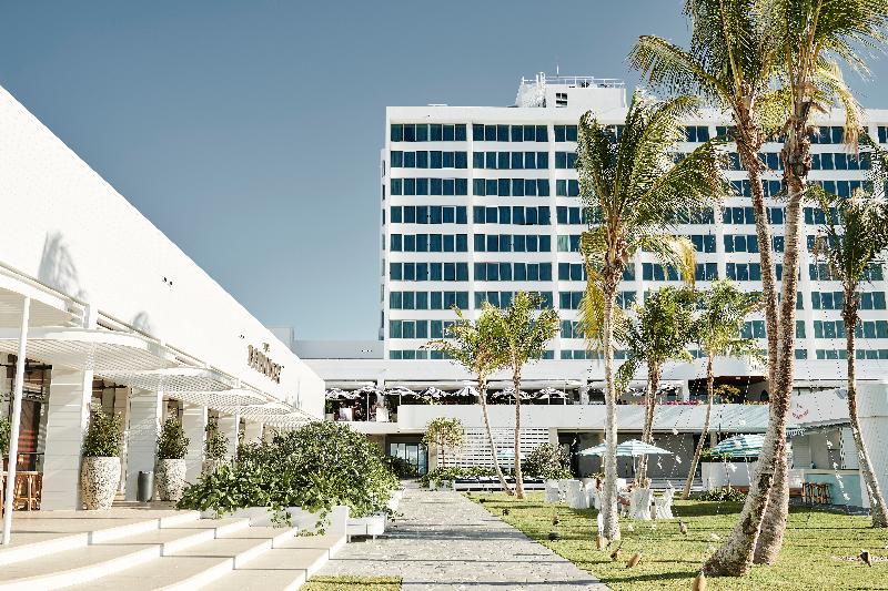 Отель The Ville Resort Casino