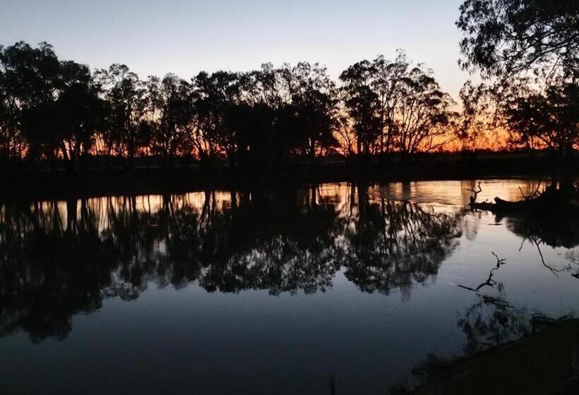 בית מלון כפרי Tooleybuc Club Motor Inn