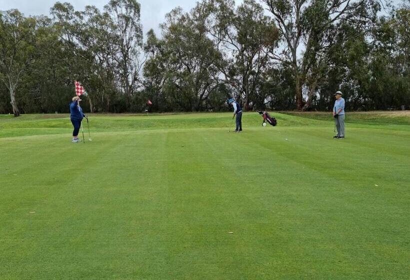 בית מלון כפרי Tooleybuc Club Motor Inn