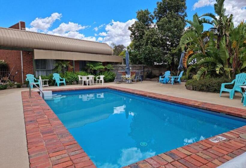 בית מלון כפרי Tooleybuc Club Motor Inn