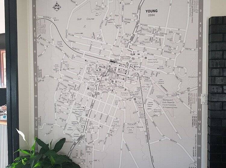 فندق Town House Motor Inn