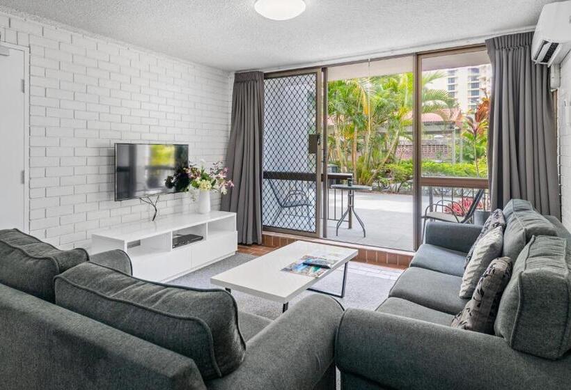 هتل Trickett Gardens Holiday Inn