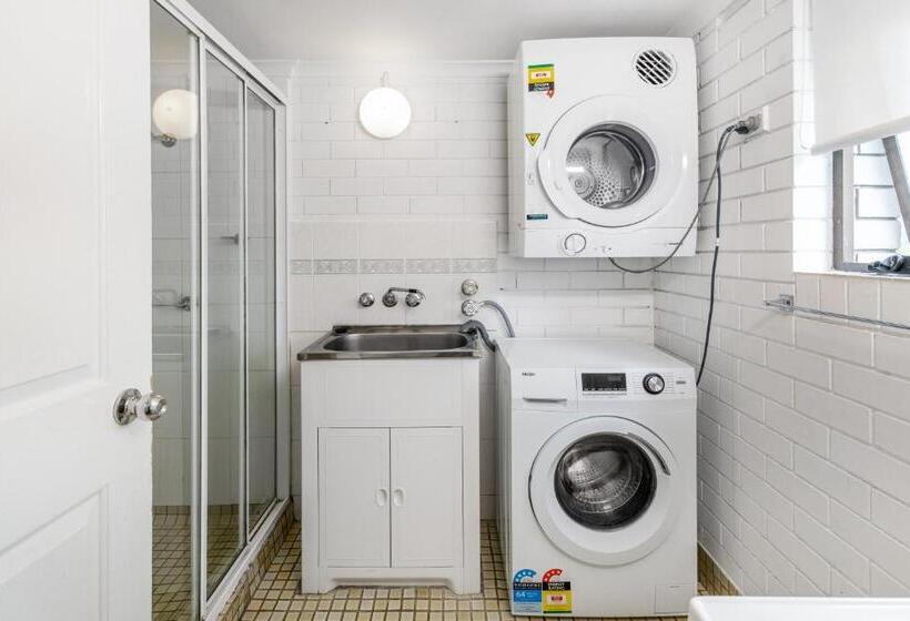 هتل Trickett Gardens Holiday Inn