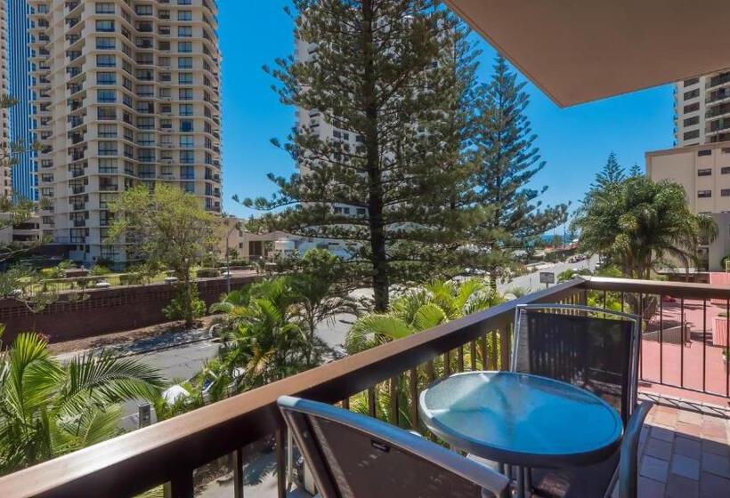 هتل Trickett Gardens Holiday Inn