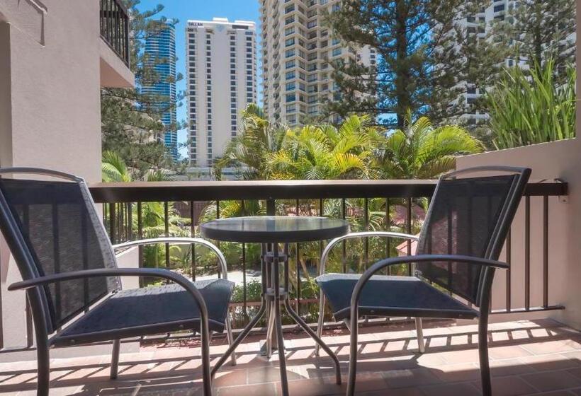 هتل Trickett Gardens Holiday Inn