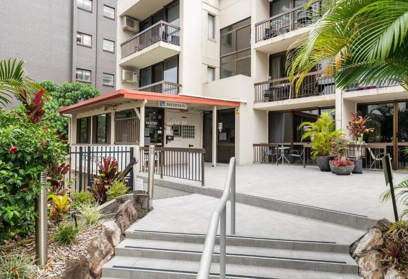 هتل Trickett Gardens Holiday Inn