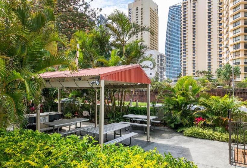 هتل Trickett Gardens Holiday Inn