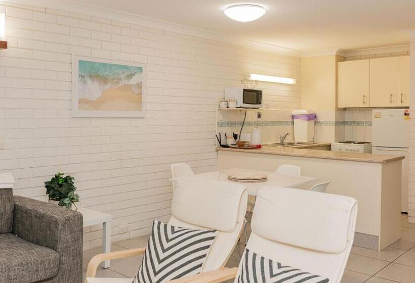 هتل Trickett Gardens Holiday Inn