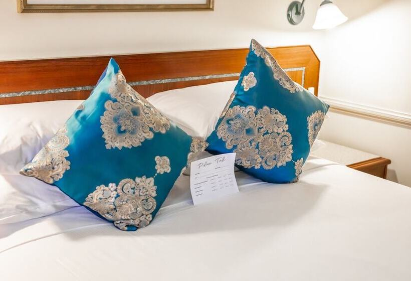 בית מלון כפרי Twin Towers Inn