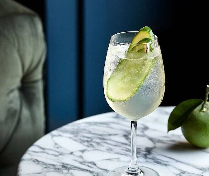 هتل Veriu Central