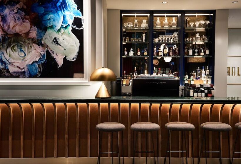 هتل Veriu Central