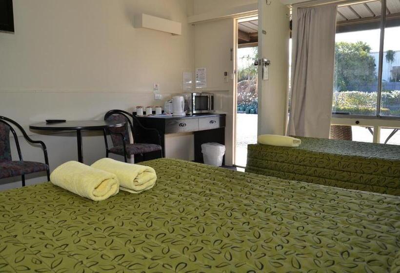 فندق Warwick Motor Inn