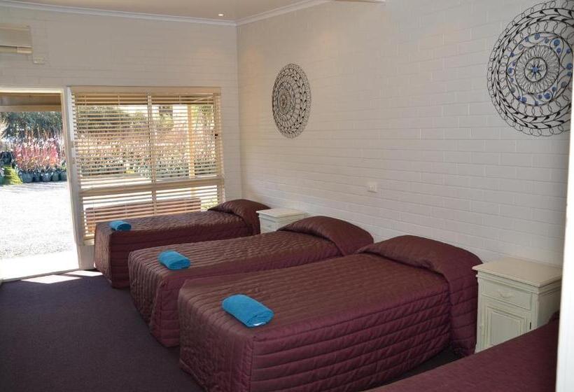 فندق Warwick Motor Inn