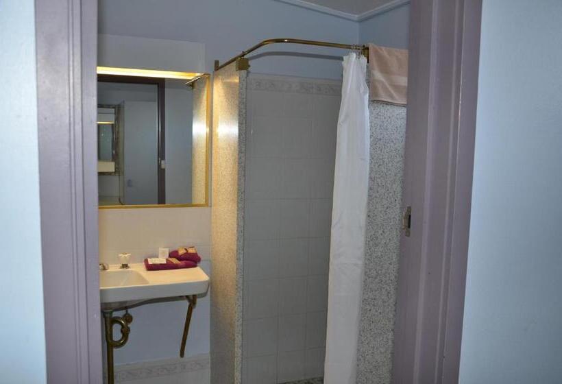 فندق Warwick Motor Inn