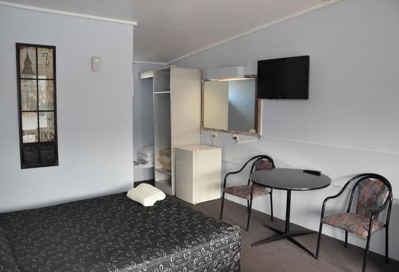 فندق Warwick Motor Inn