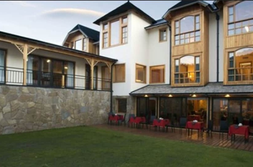 בית מלון כפרי Y Cabanas Le Village