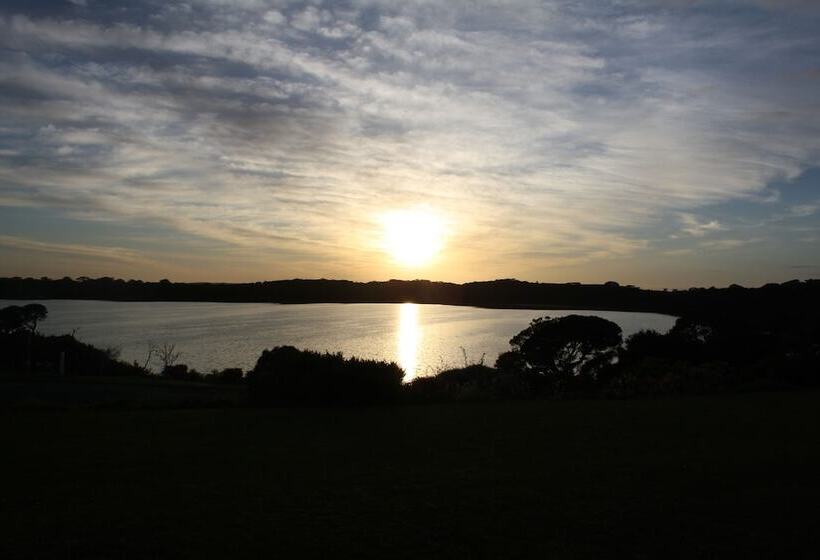 Lakeview Motel And Apartments