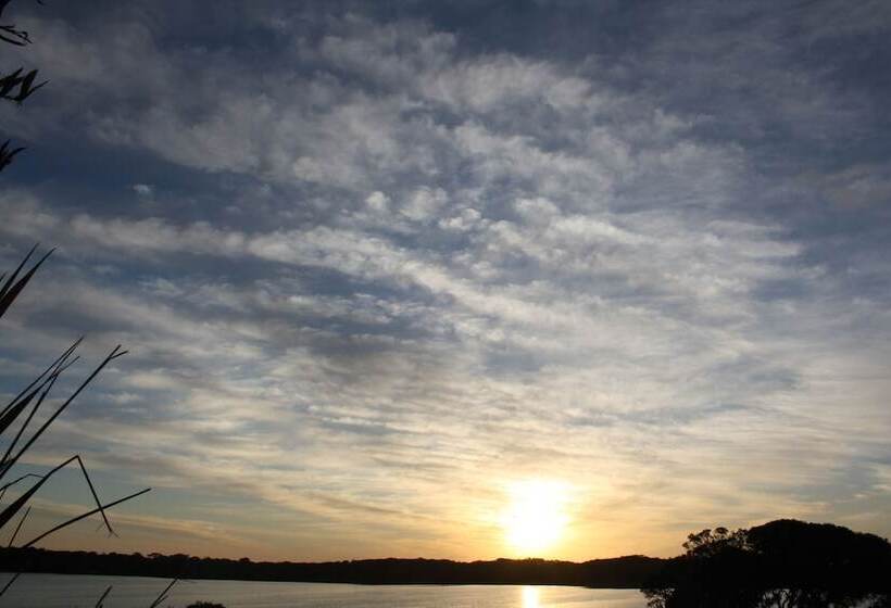 Lakeview Motel And Apartments