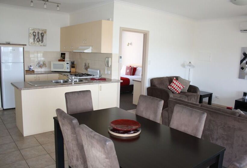 Lakeview Motel And Apartments