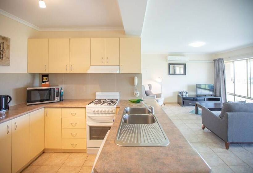 Lakeview Motel And Apartments