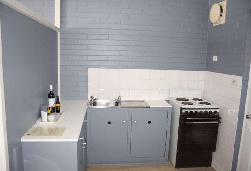 Lakeview Motel And Apartments