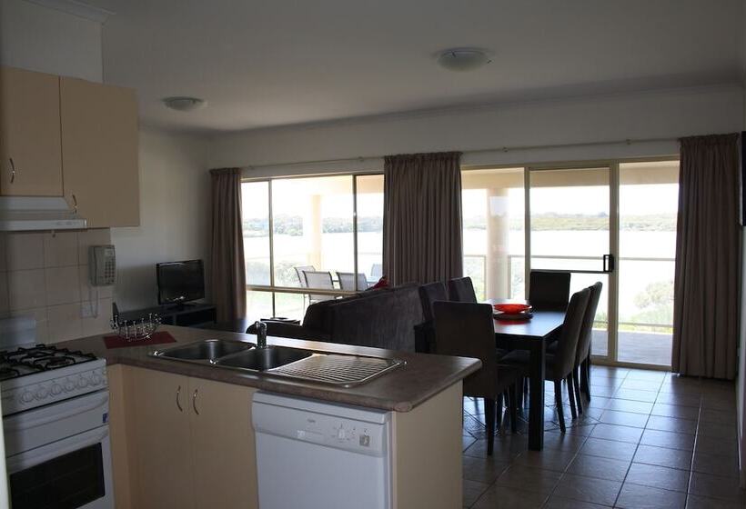 Lakeview Motel And Apartments