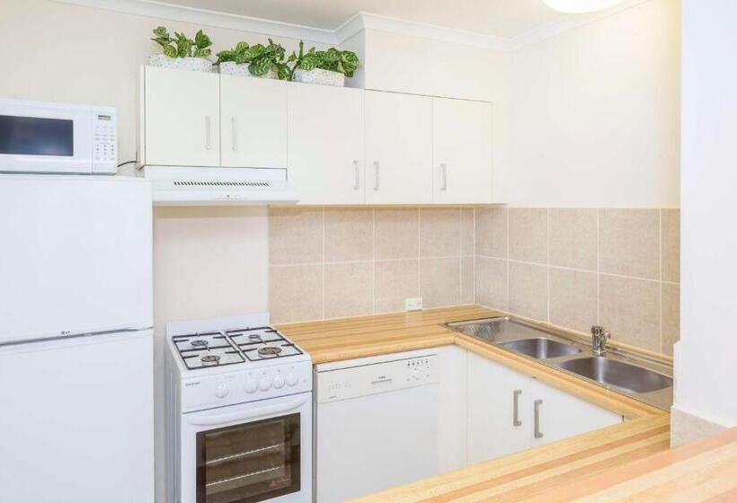 Metro Apartments On King