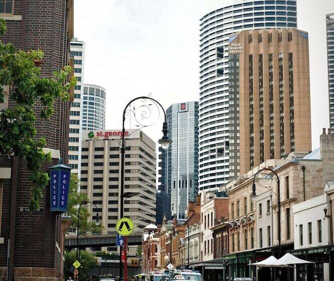 Metro Apartments On King