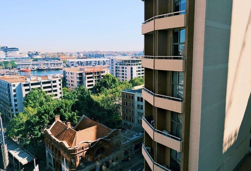 Metro Apartments On King