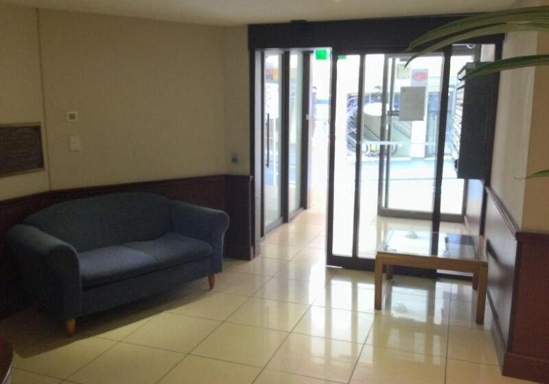 Metro Apartments On King