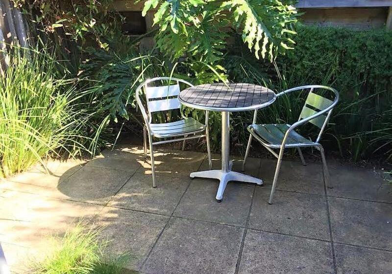 فندق على الطريق Oceanic Apartments Sorrento