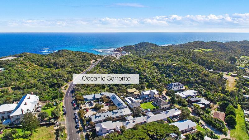 فندق على الطريق Oceanic Apartments Sorrento