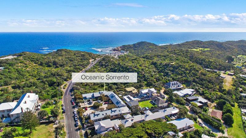 فندق على الطريق Oceanic Apartments Sorrento