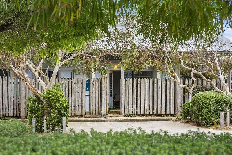 فندق على الطريق Oceanic Apartments Sorrento