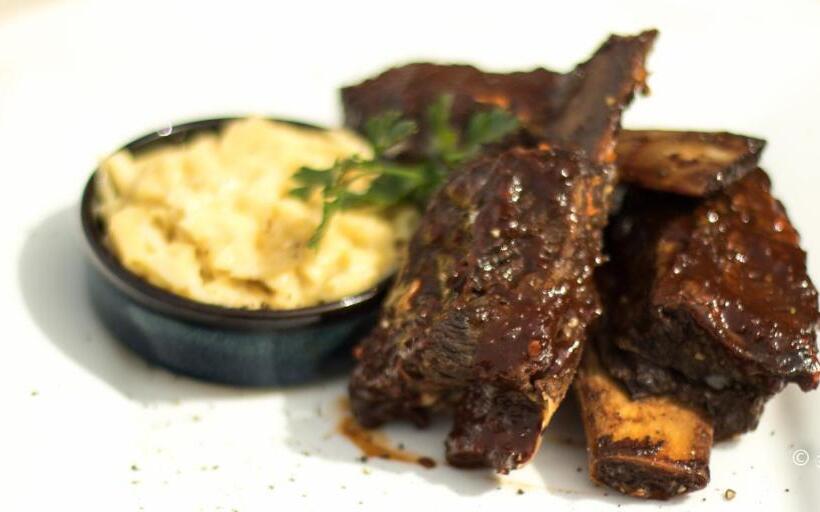 مُتل Renmark Country Club