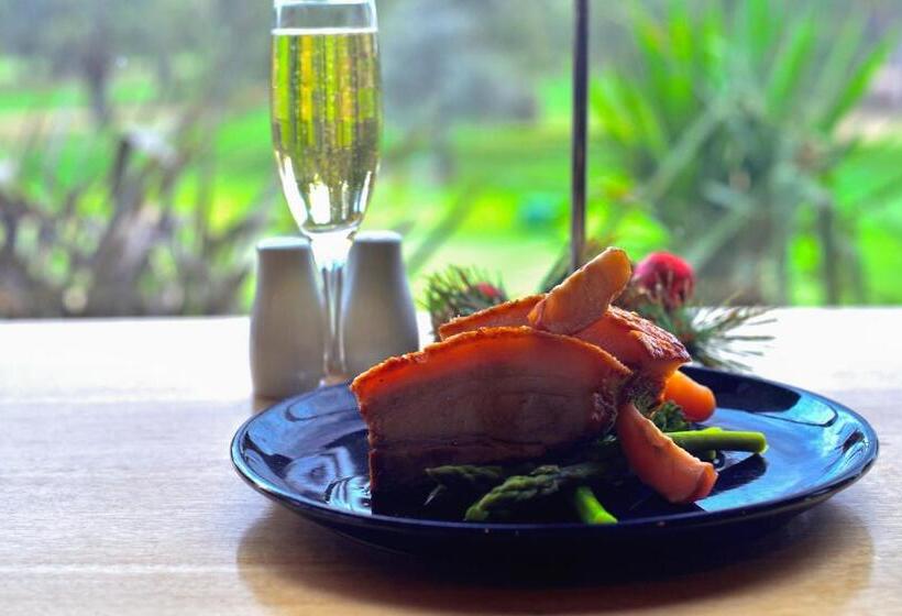 مُتل Renmark Country Club