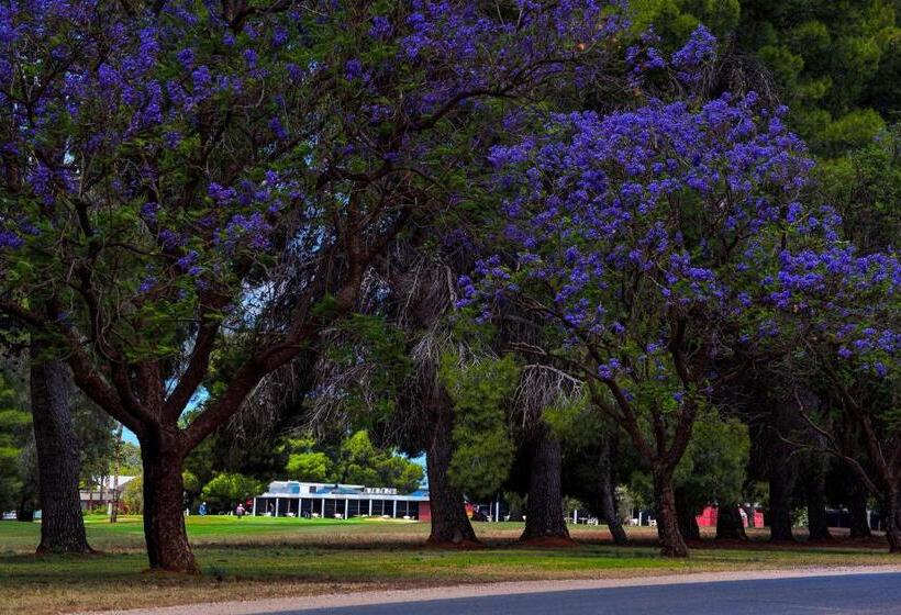 مُتل Renmark Country Club