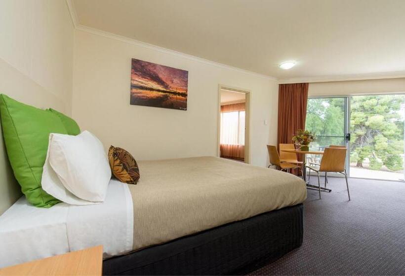 مُتل Renmark Country Club