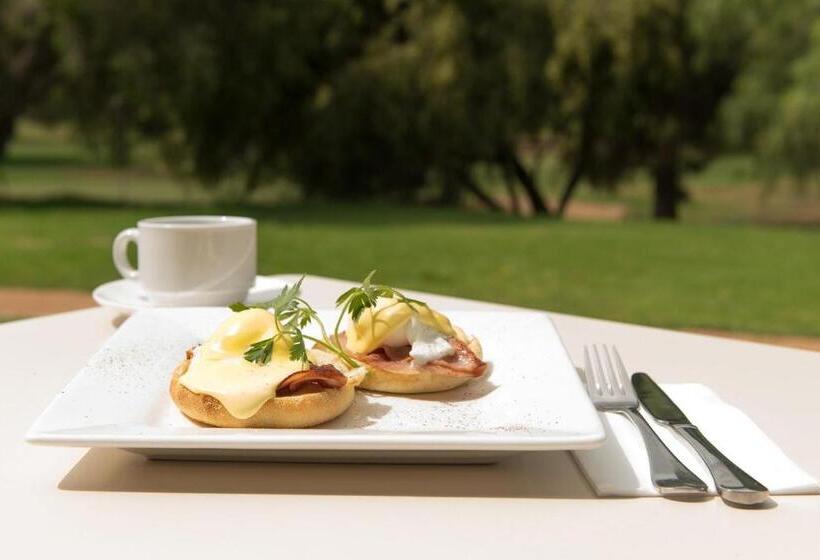 مُتل Renmark Country Club