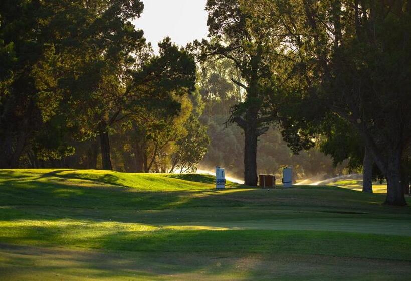 مُتل Renmark Country Club