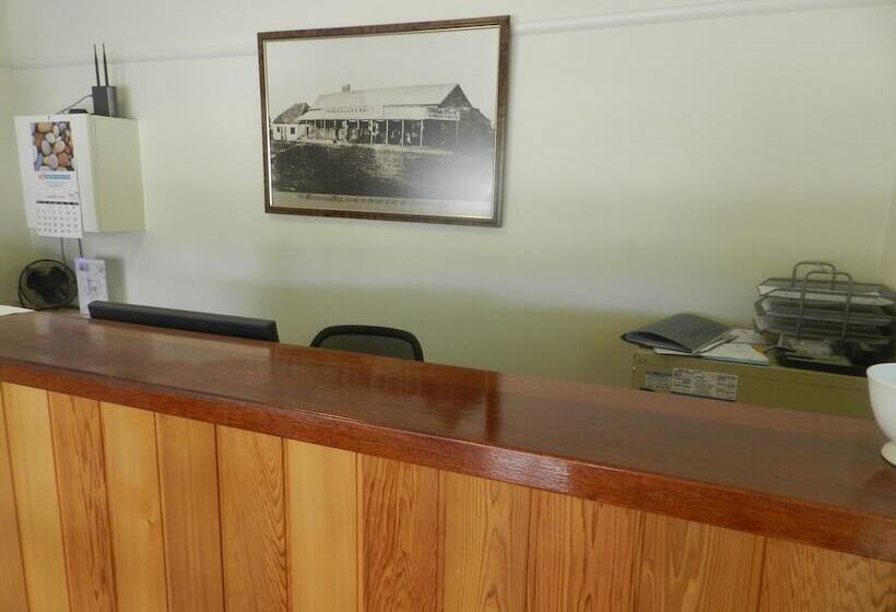 Мотель Travellers Rest Motor Inn Swan Hill